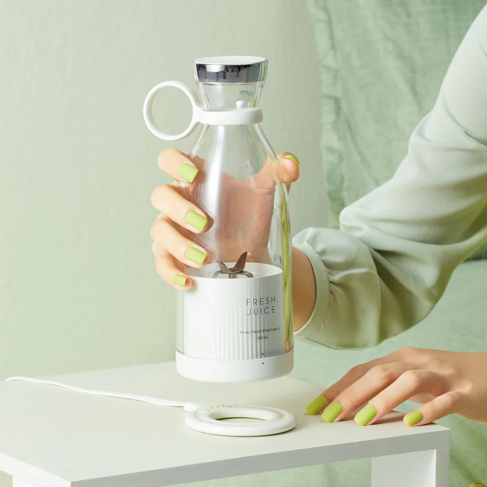 portable-natural-juice-blender-white-wireless-charging